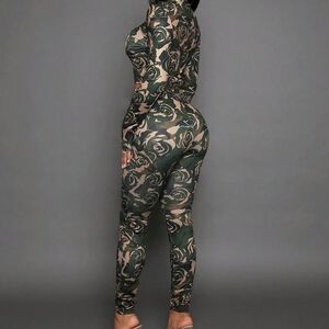 Stylish Camo Crop Top With Matching Leggings